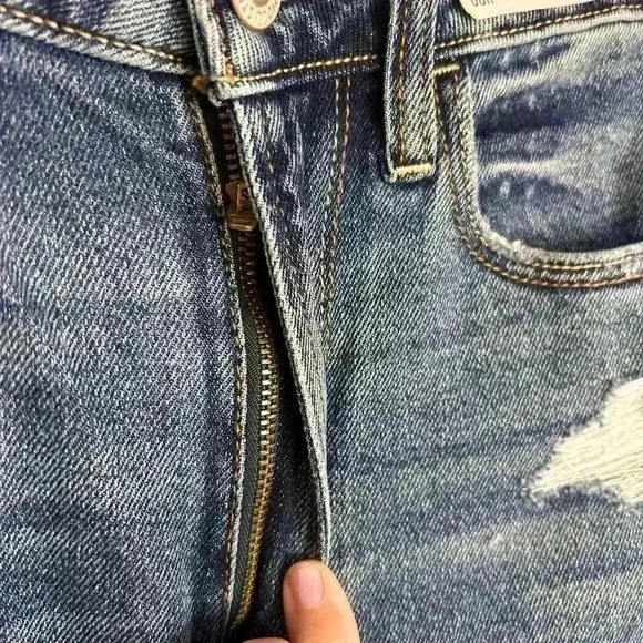 BNWT Hollister Curvy Ultra  High Rise Mom Jeans Size 00R - Picture 12 of 15